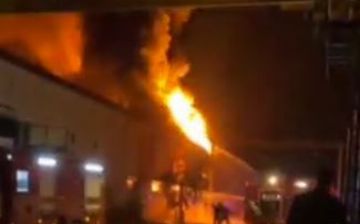 В Бухаре произошел крупный пожар в цеху стройматериалов — видео