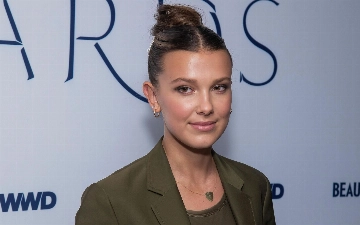 Милли Бобби Браун заметили на яхте за поцелуями с бойфрендом — фото