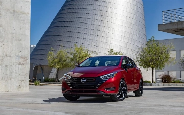Обновленный Nissan Versa подорожал, но получил больше функций