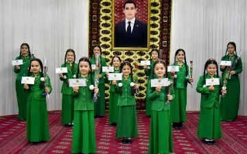 Turkmanistonda 8-mart munosabati bilan xotin-qizlarga pul sovgʻasi beriladi