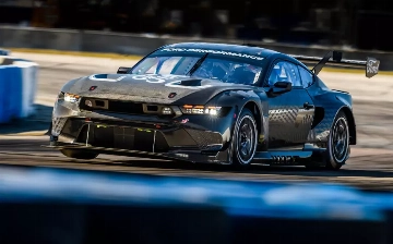 Ford презентовал сверхмощный карбоновый Mustang