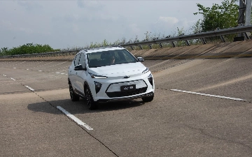 Электромобиль от Chevrolet проехал почти 1000 километров на одной зарядке