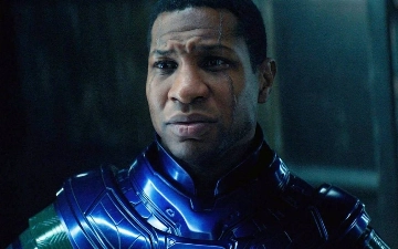 Звезда Marvel Джонатан Мэйджерс лишился ролей после ареста за избиение девушки