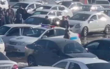 В Ангрене инспектор ДПС ударил водителя электрошокером