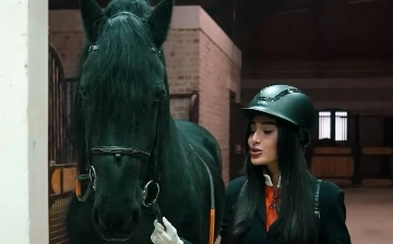 «Я бы оседлал эту лошадку»: женатый Dili.mе оставил непристойный комментарий Рухсоре Эм