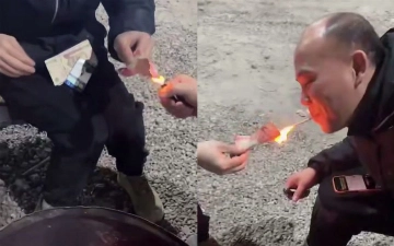 В Сырдарье иностранцы подожгли узбекскую купюру и прикурили ею