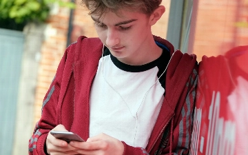 В Великобритании планируют провести эксперимент по запрету соцсетей для подростков