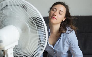 Врач предупредила об опасности вентилятора в жару