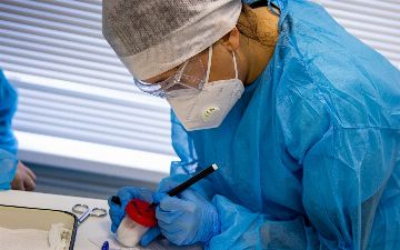 Ситуация с коронавирусом в Узбекистане снова набирает обороты: за прошедшие сутки было выявлено 448 случаев заражения