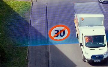 Машины Ford смогут снижать скорость около больниц, школ и торговых центров