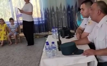 Участковые, которым нечего делать, идут в детские сады и читают лекции о жизни — президент