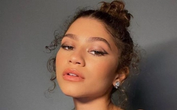 Зендея изменила цвет волос