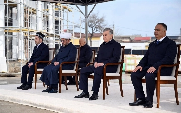 Шавкат Мирзиёев ознакомился с созидательной работой в мемориальном комплексе Имама Матуриди