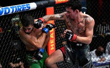 Холлоуэй и Родригес были госпитализированы после главного боя на турнире UFC