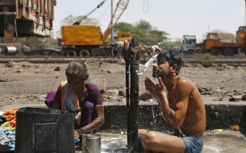 В Индии свыше 30 сотрудников избирательных участков умерли из-за жары