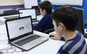 Ученые выяснили, как цифровая среда воздействует на психику школьников