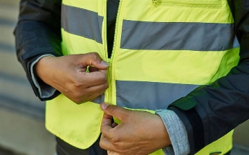 В Узбекистане придумали, как обезопасить пешеходов от ДТП — с помощью желтых жилетов