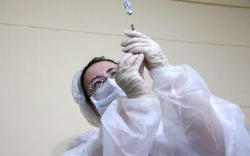 Врач сравнил иммунитет привившихся и переболевших COVID-19