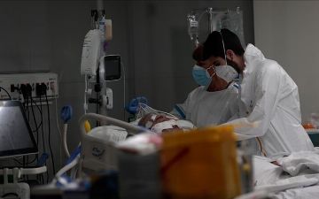 Вирусолог: версия об искусственном происхождении «омикрона» — это теория заговора