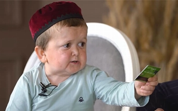 Американцы начали продавать скейтборды с изображением Хасбика