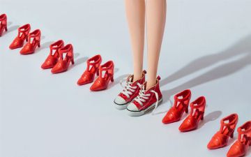 Обувь на плоской подошве: вредит ли она вашим ногам?