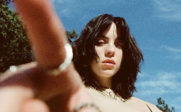 Коллаборация Nike и Билли Айлиш: посмотрите на новые кроссовки с дизайном певицы