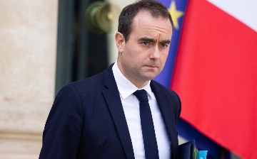 Премьер-министр Франции подал в отставку, проработав менее месяца