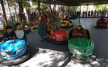 Талибам запретили делать весёлые селфи и перенимать западную моду