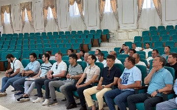 В Ташкенте службы каршеринга обязали не сдавать машины школьникам