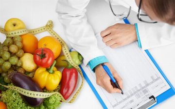 Диетолог рассказала о простом способе есть досыта и не толстеть