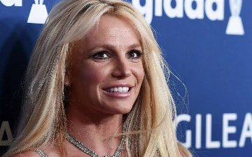 Бритни Спирс снялась почти обнаженной, смутив фанатов – видео