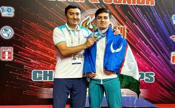 Узбекский тяжелоатлет Диёрбек Рузметов завоевал три медали на молодежном ЧМ