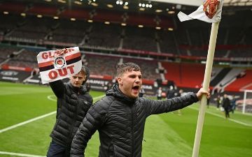 «МЮ» обратится в полицию после срыва фанатов на матче с «Ливерпулем»