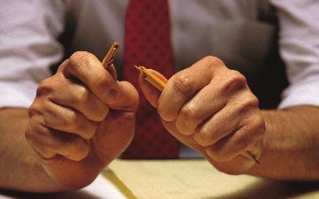 Как мужчины реагируют на эмоциональное выгорание — рассказываем