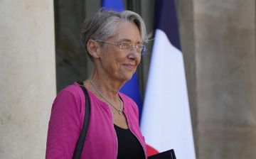 Правительство Франции во второй раз в истории возглавила женщина