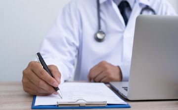 Кашкадарьинский врач, оскорбивший пациентку, уволился по собственному желанию