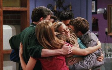 Как объятия помогают сохранить здоровье?