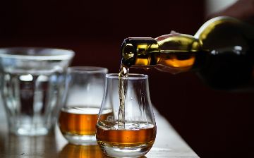 Почему употребление алкоголя в выходные — вредно: объясняем