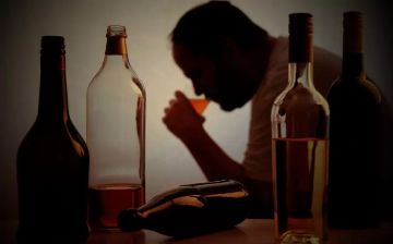 Врач назвал частоту употребления спиртного, считающуюся алкоголизмом