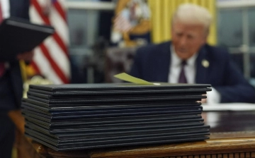 В США за первые месяцы президентства Трампа уволили свыше 120 тысяч госслужащих