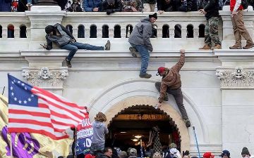 Федеральный суд США вынес первый приговор обвиняемой по делу о штурме Капитолия