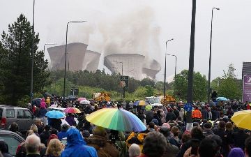 В Рагли футбольный матч остановили из-за запланированного взрыва старой ТЭЦ (видео)