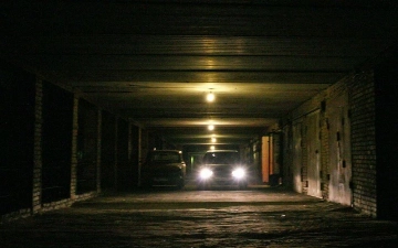 Таксист-нелегал из Узбекистана изнасиловал пассажирку в безлюдном месте