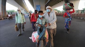 Индия вышла на третье место в мире по числу заболевших COVID-19, обогнав Россию