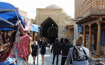 Количество туристов в Узбекистане сократилось более чем вдвое 