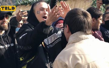 Эксклюзивные кадры: рэпер Моргенштерн вручил ключи от «Мерина» бухарцу, победившему в Giveaway<br>