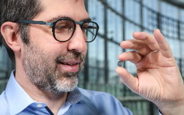 Швейцарские ученые изобрели имплантат сетчатки глаза, который может дать искусственное зрение слепым