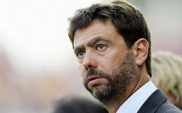 «Убивающий» футбол глава «Ювентуса» стал героем граффити в Риме