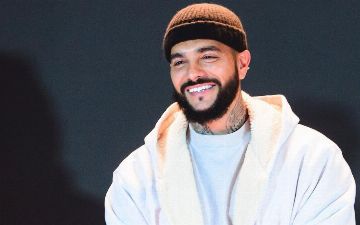 Неужели финал известен? Тимати поцеловал одну из участниц шоу «Холостяк»