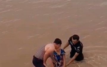 В Нукусе девушка сбросилась в канал 